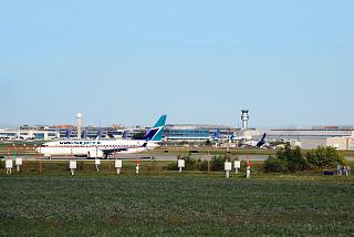 торонто аэропорт код иата. 18 toronto airport. торонто аэропорт код иата фото. торонто аэропорт код иата-18 toronto airport. картинка торонто аэропорт код иата. картинка 18 toronto airport. Международный аэропорт Торонто Пирсон (также известный как Международный аэропорт имени Лестера Б. Пирсона, или сокращённо Торонто Пирсон) (IATA: YYZ, ICAO: CYYZ) — главный международный аэропорт, обслуживающий город Торонто (провинция Онтарио), Канада. Аэропорт расположен в 27 км к северо-западу от центра Торонто в городке Миссиссага (небольшая часть находится на территории Этобико, района Торонто). Является основным аэропортом для густонаселённого района южной Онтарио, включая и охватывая район Большого Торонто, называемого также Золотой Подковой. Назван в честь 14-го премьер-министра страны Лестера Б. Пирсона.