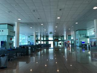 код аэропорта барселона по иата. IMG 2308. код аэропорта барселона по иата фото. код аэропорта барселона по иата-IMG 2308. картинка код аэропорта барселона по иата. картинка IMG 2308. Международный аэропорт Барселона Эль-Прат – крупнейшая международная воздушная гавань в Каталонии, и вторая по объёму пассажиропотока на территории Испании. В 2017 году, Международный аэропорт Барселона обслужил 47 млн.284 тыс. пассажиров, при этом, основные показатели воздушной гавани неуклонно растут с 2010 года.