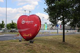 аэропорт кельн код иата. ryanair riga cologne 57. аэропорт кельн код иата фото. аэропорт кельн код иата-ryanair riga cologne 57. картинка аэропорт кельн код иата. картинка ryanair riga cologne 57. Первые полёты с военно-тренировочной базы частей артиллерийской разведки в Ванер-Хейде начались ещё в 1913 году. В 1939 году на месте аэродромной площадки был построен полноценный аэродром для военно-воздушных сил Германии, который в дальнейшем использовался в ходе Второй мировой войны.