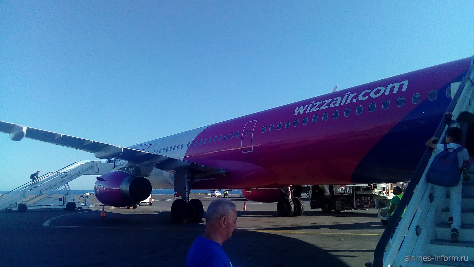����� ����������� ����. ����� 2. �������� - �������� (OTP) �� Airbus A321 Wizz Air.
