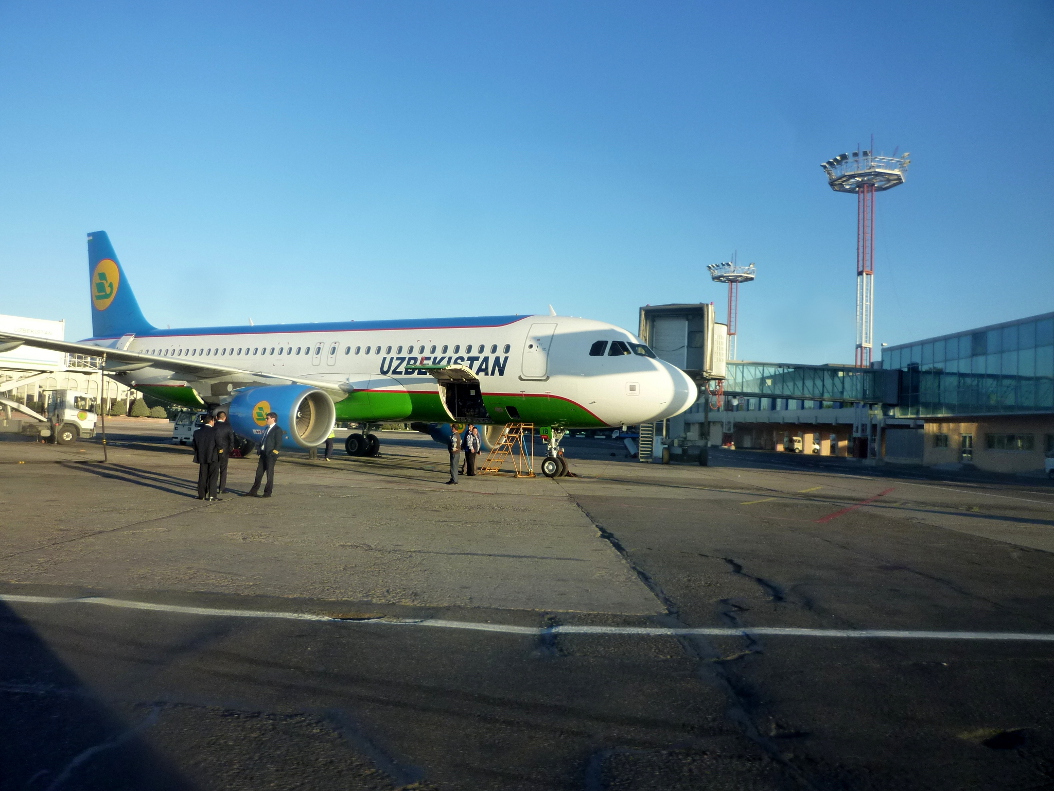 Uzbekistan airports. Узбекистан Ташкент аэропорт. Аэропорт Uzbekistan Airways аэропорт. Airbus a320 Uzbekistan Airways. Uzbekistan Airways Самарканд.