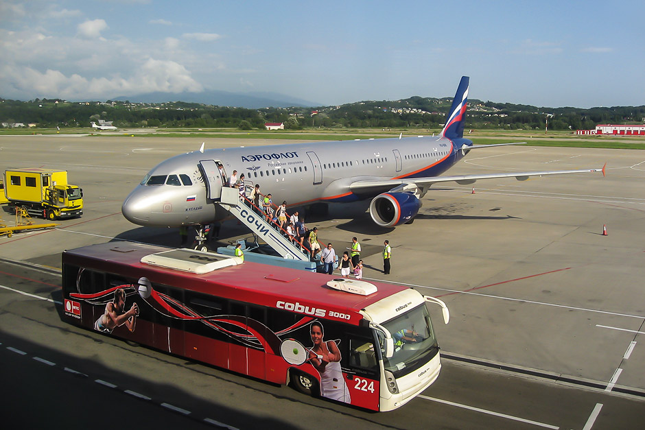 Аэробус а321 аэрофлот. Airbus a321 Аэрофлот. Airbus a321.Аэрофлот Сочи. А321 трап. Трап самолета Аэрофлот.