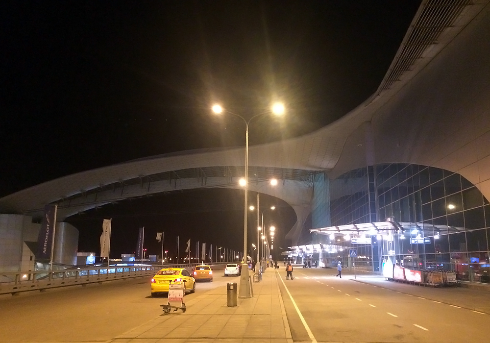D terminal. Шереметьево терминал d ночью. Аэропорт Шереметьево ночью. Шереметьево терминал в ночью. Аэропорт Шереметьево терминал d внутри.