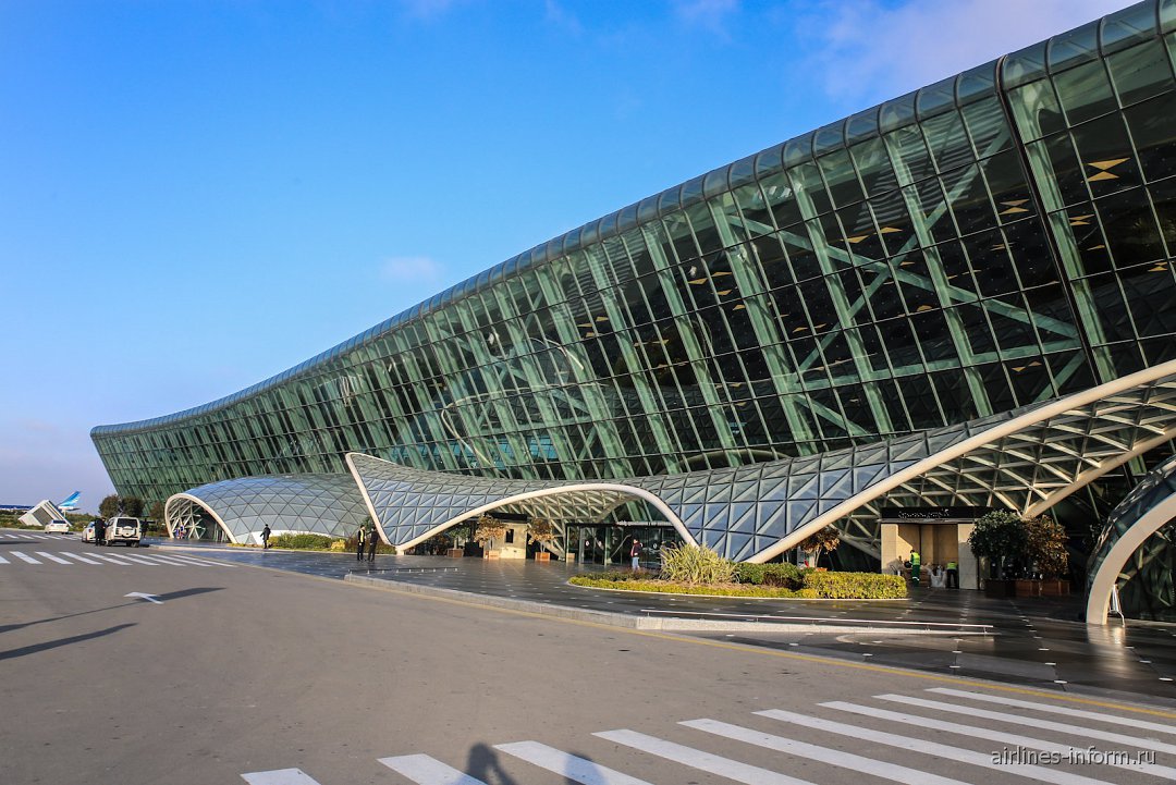 Baku airport. Аэропорт имени Гейдара Алиева. Аэропорт Баку имени Гейдара Алиева, Азербайджан. Аэропорт Гейдар Алиев. Аэропорт Бина Баку.