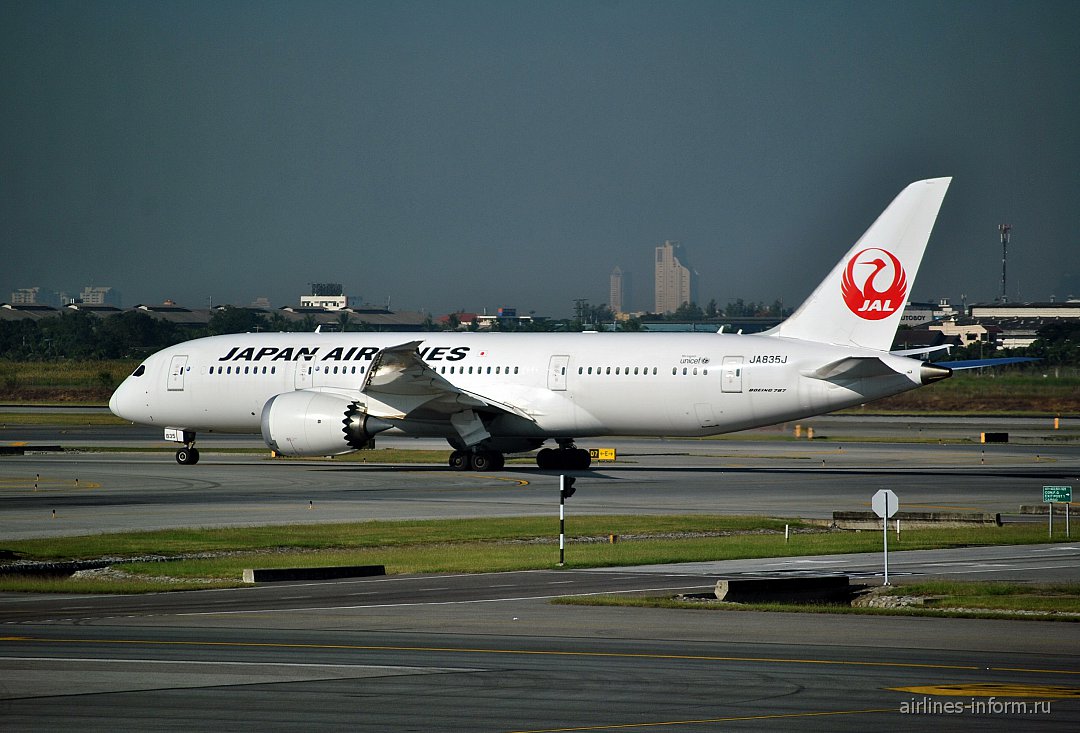 Авиакомпании бангкока. Japan Airlines 787. Boeing 787-8 Japan Airlines. Japan Airlines ja6122. Boeing 777 Japan Airlines.