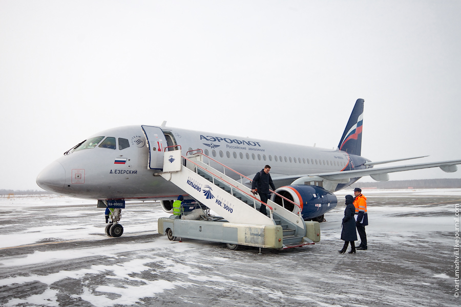 Самолет нижний. Сухой Суперджет 100 авиакомпании Аэрофлот. S7 Airlines Суперджет 100. Sukhoi Superjet 100 Нижний Новгород. Суперджет 100 трап.