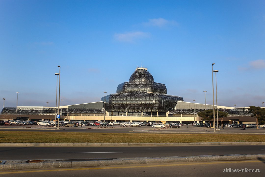 Baku airport. Аэропорт Бина Баку. Старый аэропорт Баку. Баку аэропорт 2014. Аэропорт Баку вид сверху.