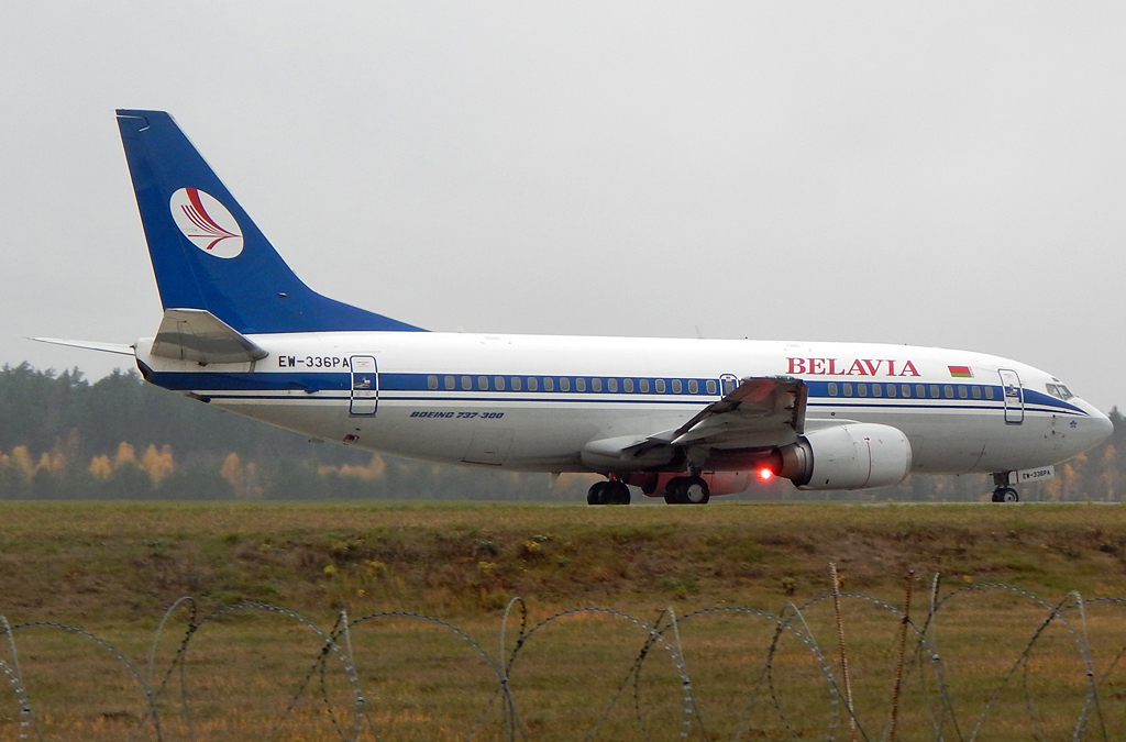 Самолеты боинги отзывы. Белавиа 737-300. Боинг 737 300 Белавиа. Boeing 737-300 Belavia. Боинг 737 300 Белавиа салон.