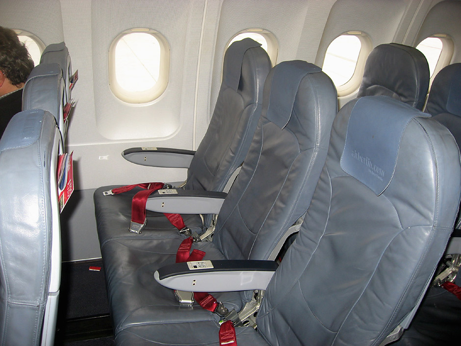 Пассажирские кресла в самолете Airbus A320 авиакомпании Air Berlin. 