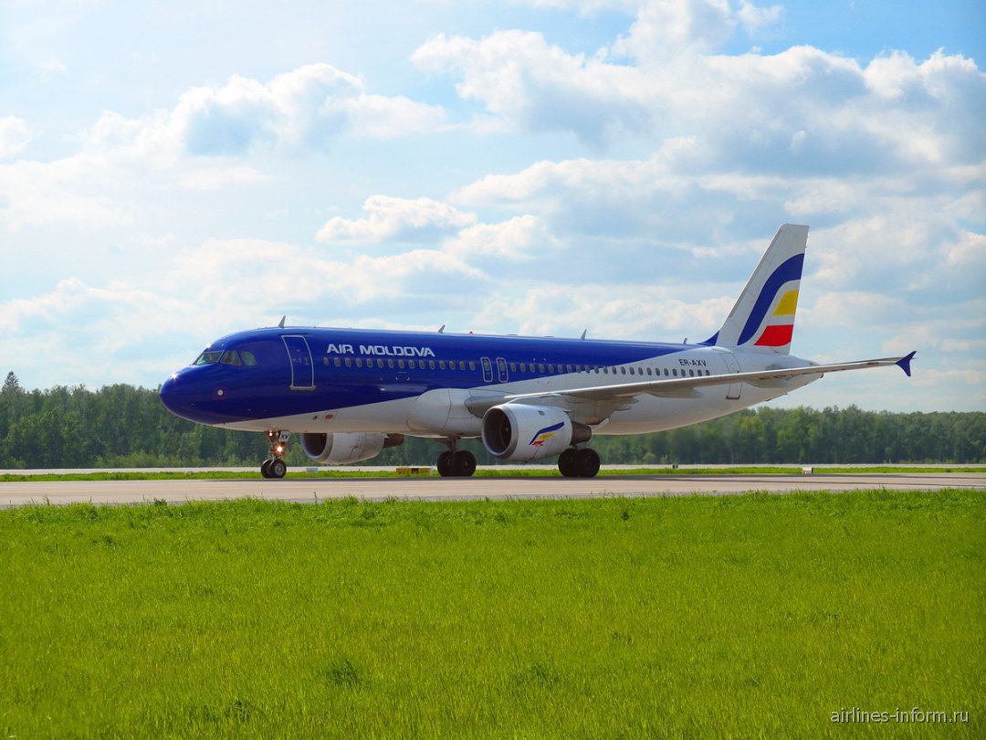 Эйр молдова. Air Moldova a320. Airbus a320 внутри АИР Молдова. Air Moldova 1995. Air Moldova фото.