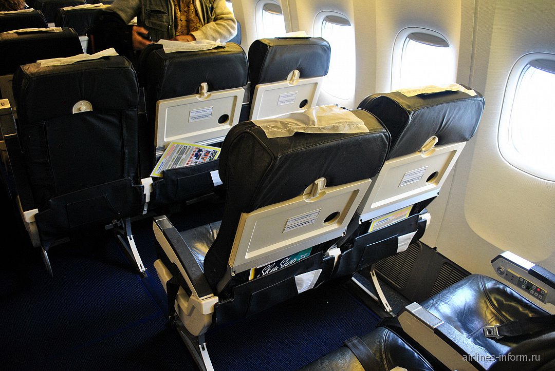 Боинг 777 200 фото салона The passenger seats in the Boeing-777-200 Orenburg airlines