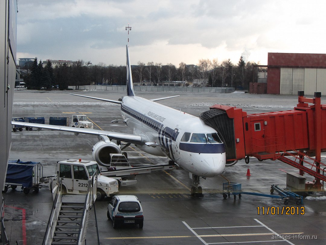 Lot flight. Embraer 190 lot. Самолет Варшава. Варшава Париж самолет.