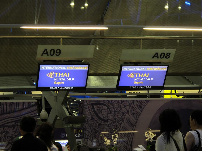 Бангкок аэропорт суварнабхуми вылет. Стойки регистрации в Бангкоке аэропорту. Стойка регистрации бизнес класса. Стойка регистрации Аэрофлот Гонконг. Аэропорт Бангкока Суварнабхуми Аэрофлот.