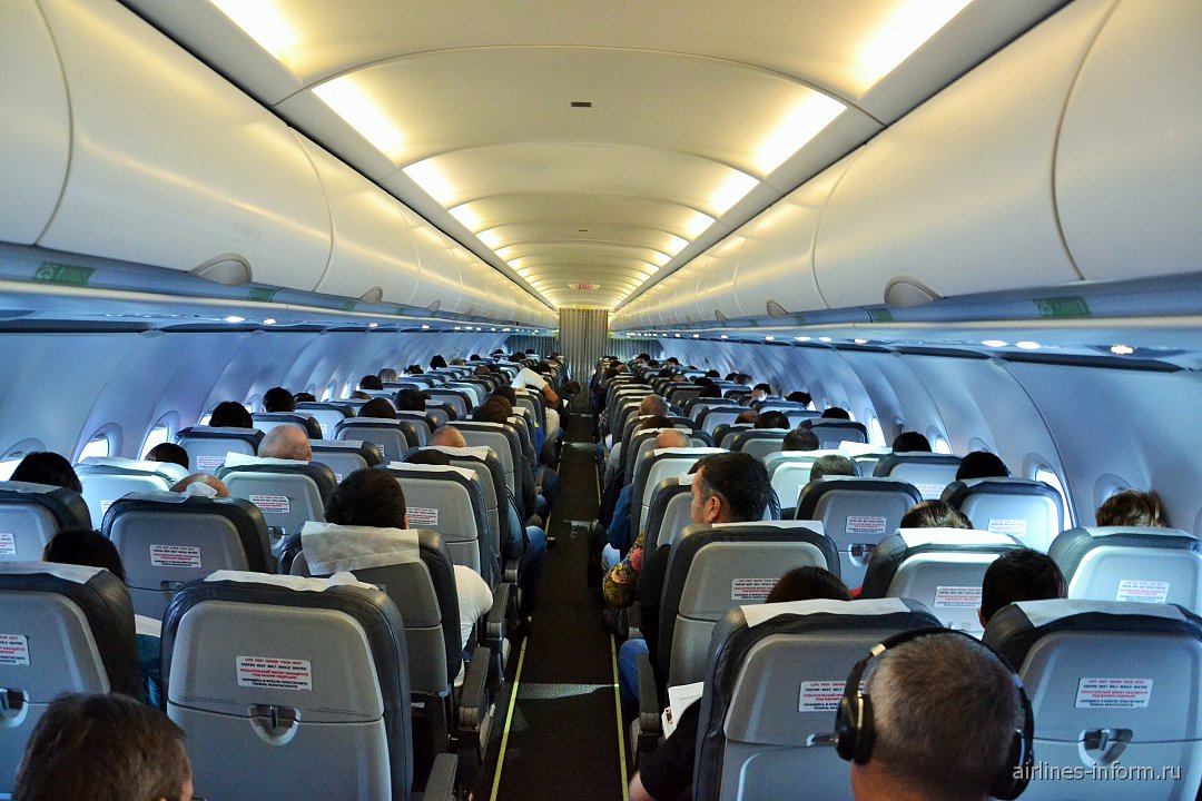 АВИАФОТО: Салон самолета Airbus A320 авиакомпании S7 Airlines. 