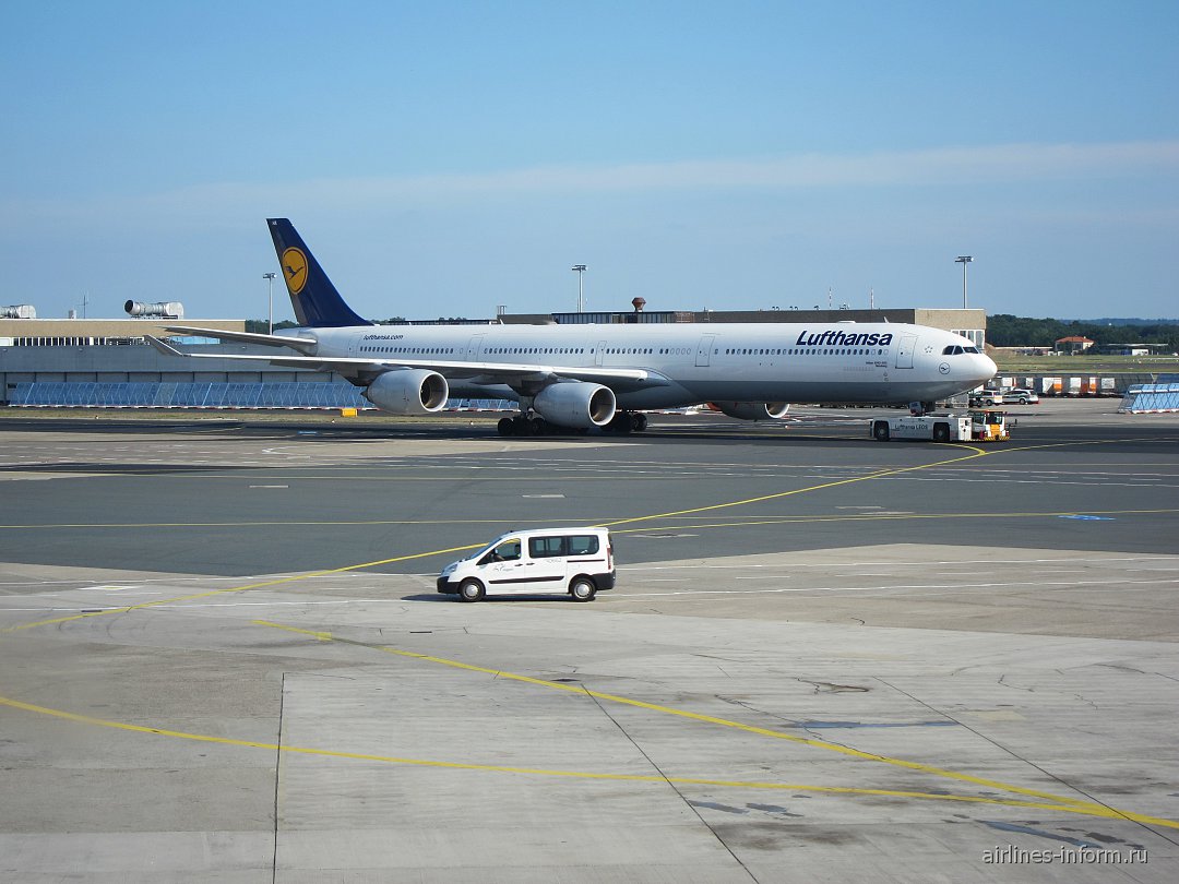 Самолеты франкфурт москва. A340-600 Lufthansa. Airbus a340 Lufthansa. Кейптаун. A340 Lufthansa Germany. А340-600 фото.