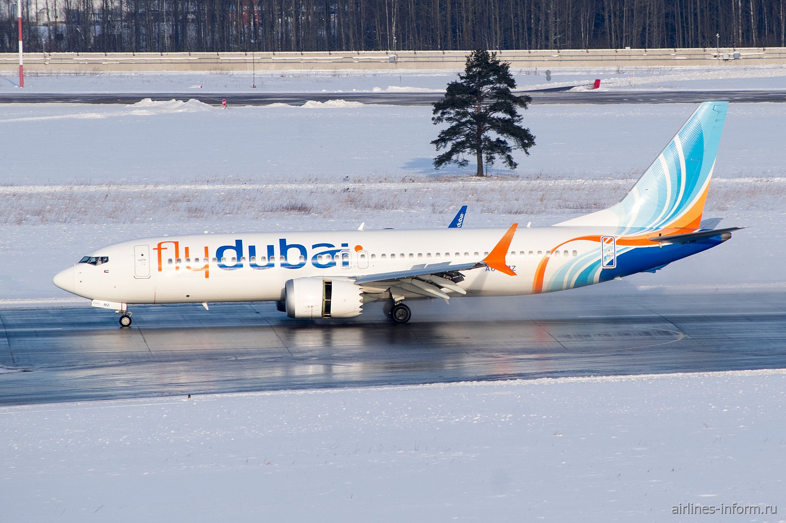 Boeing 737 MAX 8 ������������ FlyDubai � ��������� �������