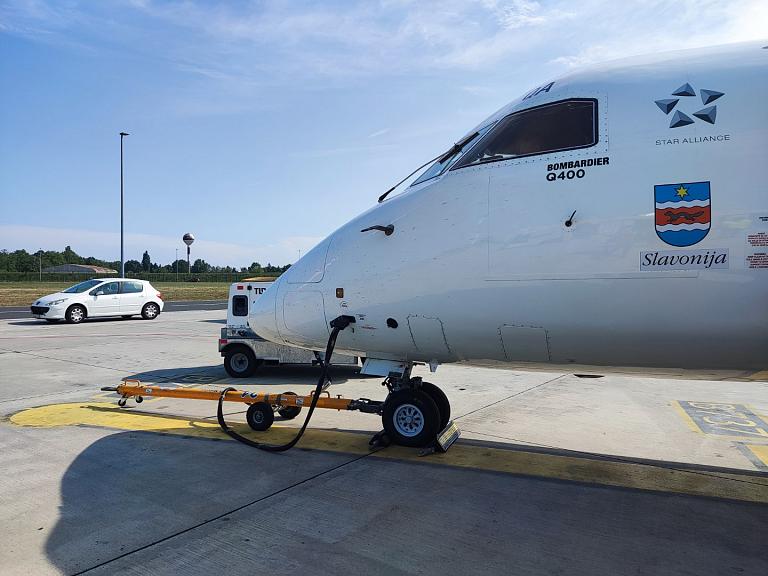 Right flight from Zagreb to Sarajevo with Croatia on Dash-8 Q400.