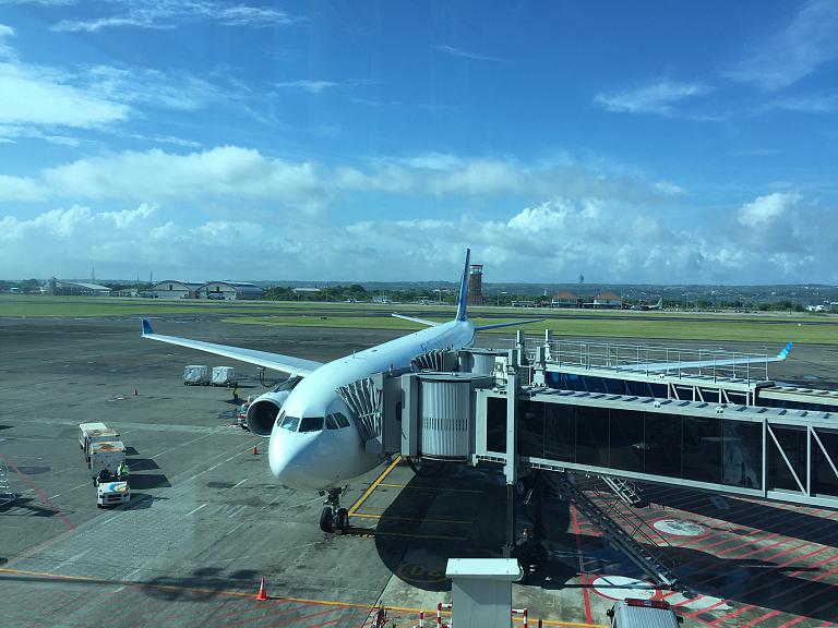 Денпасар - Гонконг  Garuda Indonesia  A330-300
