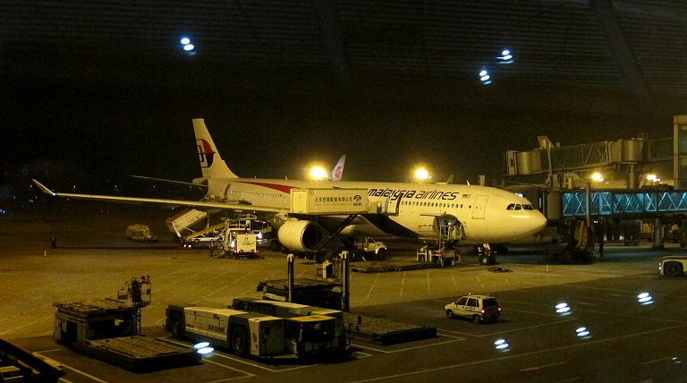 Открывая Малайзийские авиалинии, часть III–1: Национальный перевозчик Малайзии: Malaysia Airlines. Три столицы: из Пекина в Катманду через Куала-Лумпур. Airbus A330-300. Бизнес класс. 