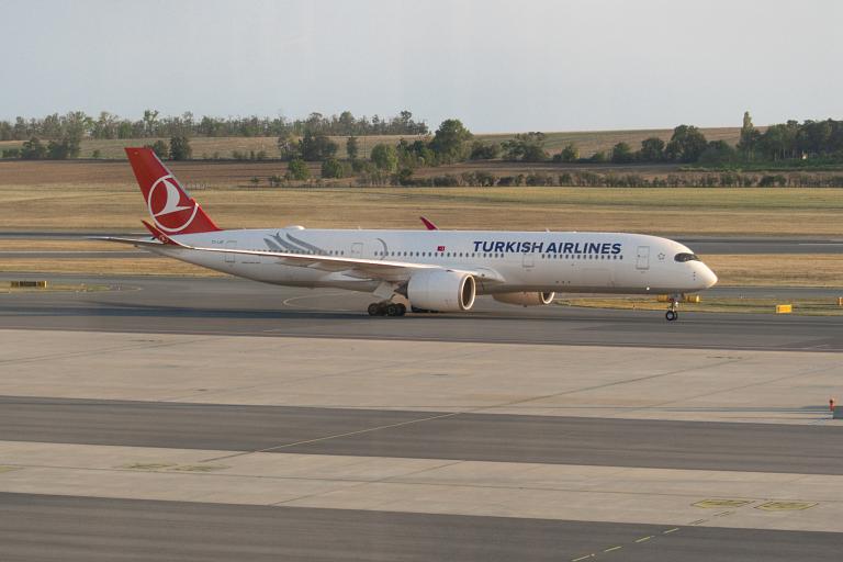 Widen Your World. Вена (VIE-1) - Стамбул (IST) TK1888 на A350-900 Turkish Airlines