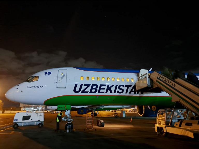 Central Asian bus. Tashkent (TAS) - Karshi (KSQ). Boeing 757-200 Uzbekistan Airways.