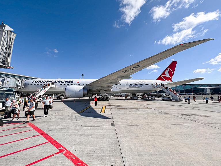 Summer Air. Анталья (AYT-D) - Стамбул (IST) TK2433 в бизнес-классе экс-кенийского Б777-300ER Turkish Airlines