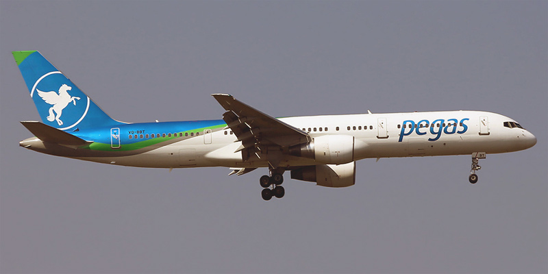 Самолет Боинг-757-200 авиакомпании Икар