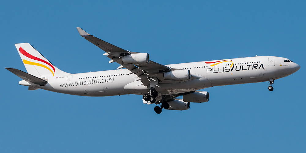 Самолет Airbus A340-300 авиакомпании Plus Ultra
