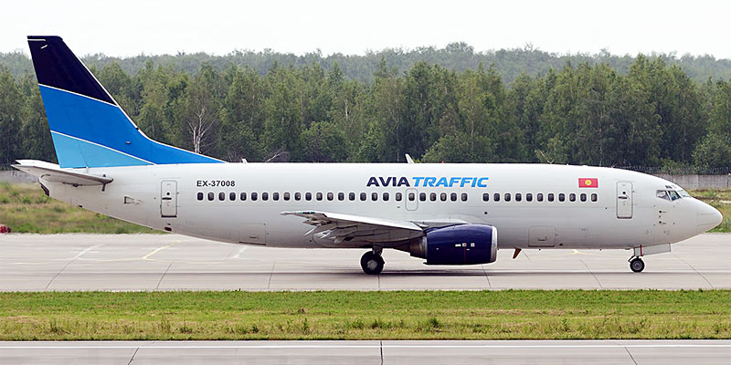 Самолет Boeing 737-300 авиакомпании Avia Traffic